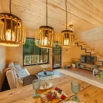 Apusenity- Refugiu Modern In Inima Naturii, Aproape De Kaloşvar