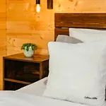 Villa Apusenity- Refugiu Modern In Inima Naturii, Aproape De