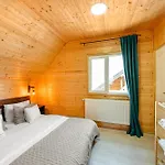 Apusenity- Refugiu Modern In Inima Naturii, Aproape De Kaloşvar