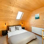 Apusenity- Refugiu Modern In Inima Naturii, Aproape De