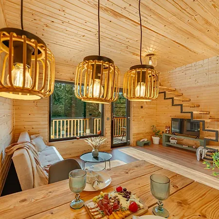 Apusenity- Refugiu Modern In Inima Naturii, Aproape De Клуж-Напока